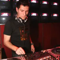 Фото артиста: Eric Tyrell