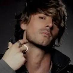 Фото артиста: Gilles Luka