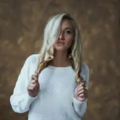 Storm DJs & Женя Юдина - Она не я (TEI Remix) слушать онлайн