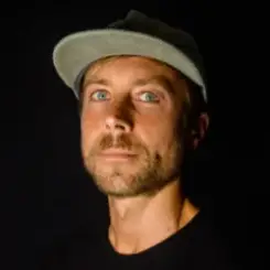 Moekel - In The Dark слушать онлайн