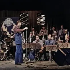 Gunārs Rozenbergs & Simfoniskais Orķestris - Greznosim telpas ziemassvētkiem слушать онлайн