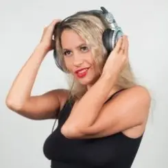 Юлия Паго (Pago) & DJ Feel - Осколки Лета слушать онлайн