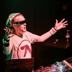 John B - Energy слушать онлайн