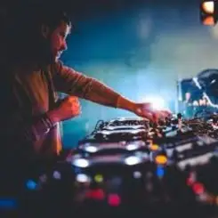 Jon Gurd & Reset Robot - Five слушать онлайн