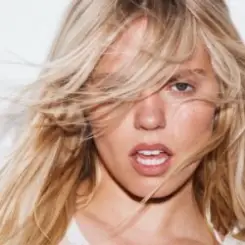 Reneé Rapp - At Least I’m Hot слушать онлайн