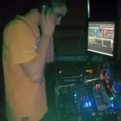 DJ Brownie - 4 Your Love слушать онлайн