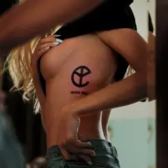 Yellow Claw Feat. STORi - Try So Hard слушать онлайн