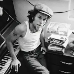 Tom Waits - Cemetery Polka слушать онлайн